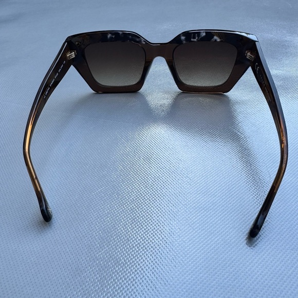 Yalea Aretha Sunglasses - Picture 3 of 6